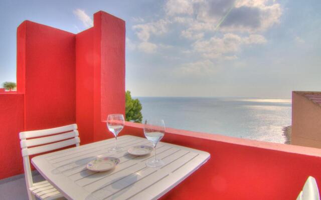 Studio in the Red Wall building by Ricardo Bofill - MURALLA ROJA