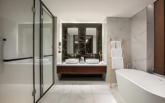 voco Hefei Binhu by IHG