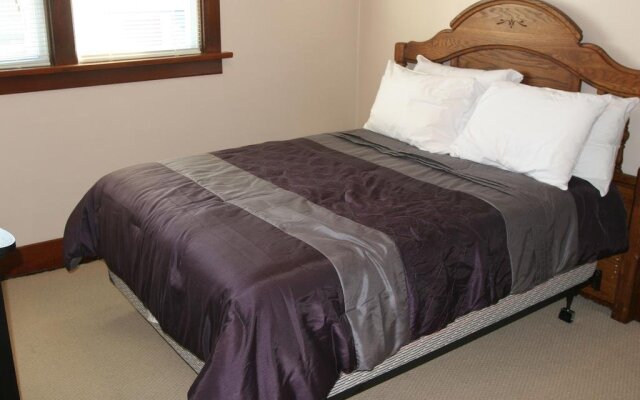 Eastwood Tourist Lodge