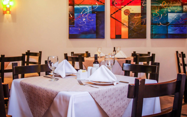 El Polo Hotel & Suites