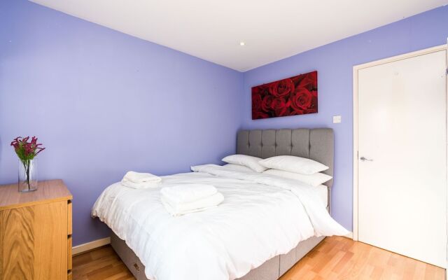 NEW 2BD Garden Flat Quick Access to Central London