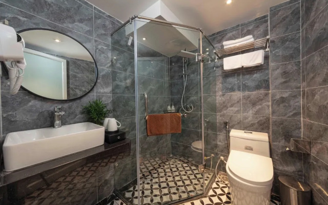 Madelise Stardust Hotel & Travel