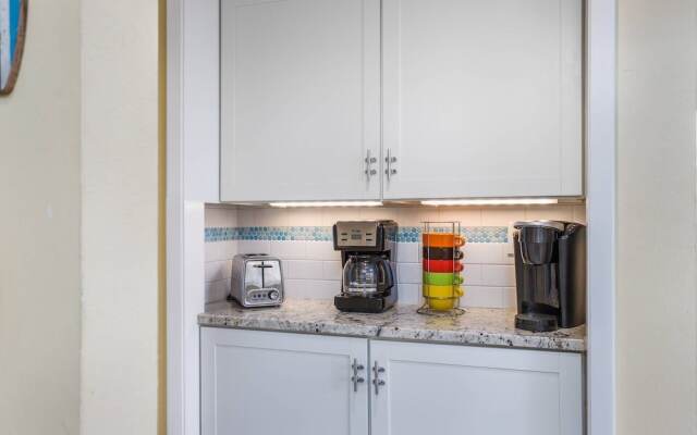 Midnight Cove II Bldg 7: Top Floor With Views