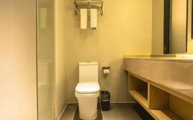 City Comfort Inn Hotel (Wuzhou Sanlong Avenue Government Affairs Center)