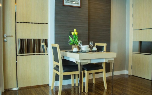 The Near Residence - Sriracha