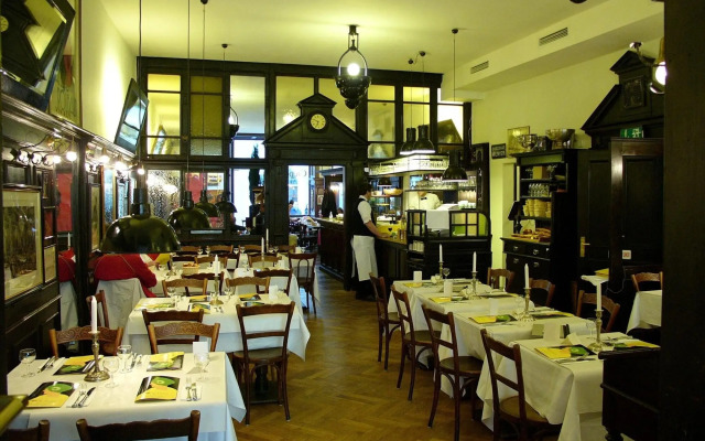 Hotel Orphée - Großes Haus