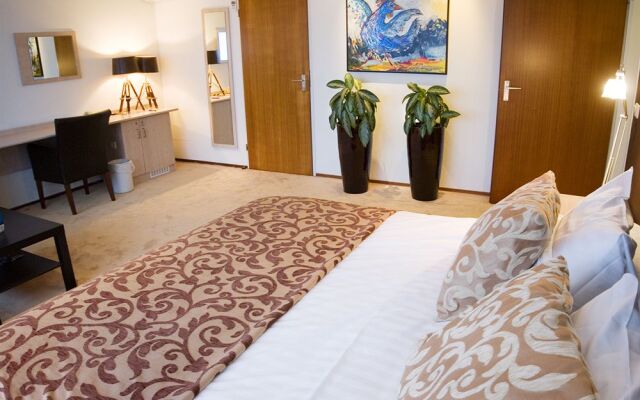 City Hotel