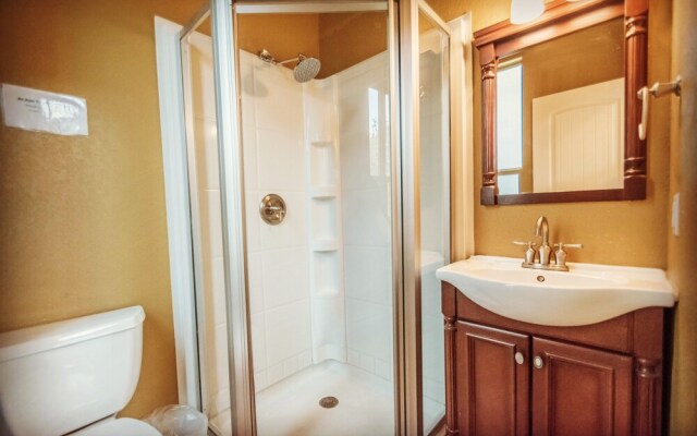 River Rd. Treehouses- Mockingbird Lodge