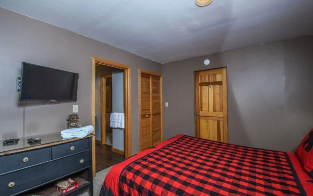 Lazy Bass Lodge
