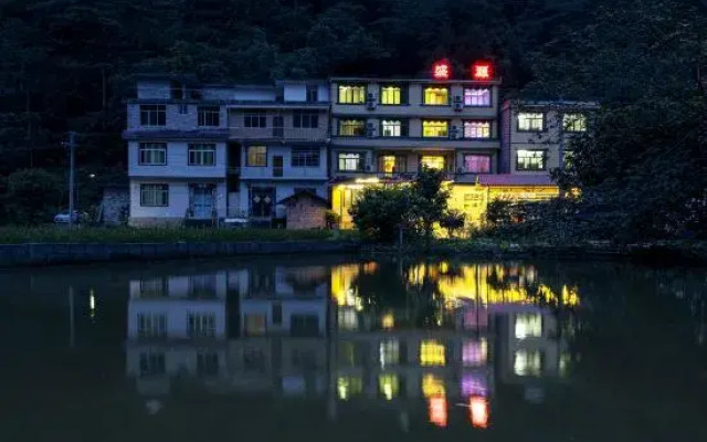 Libomaolan Shengyuan Nongjiale