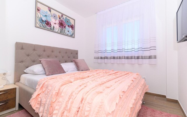 Beautiful Apartment in Seget Donji With Wifi and 2 Bedrooms