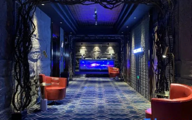 VKing High-altitude River View Hotel (Chongqing Jiefangbei Hongyadong Branch)