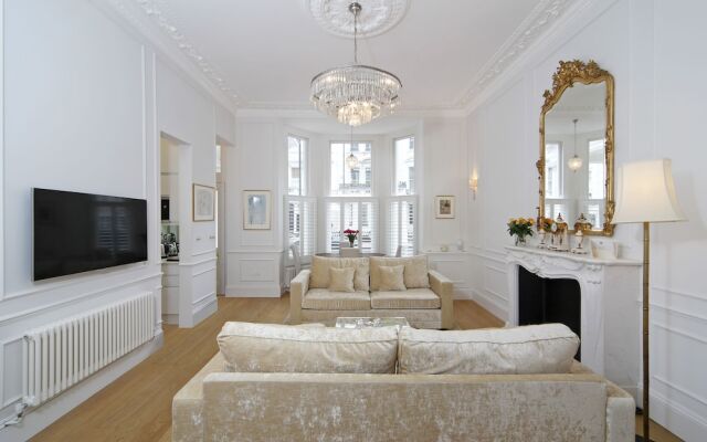 Luxurious 1BR Period Property in Kensington
