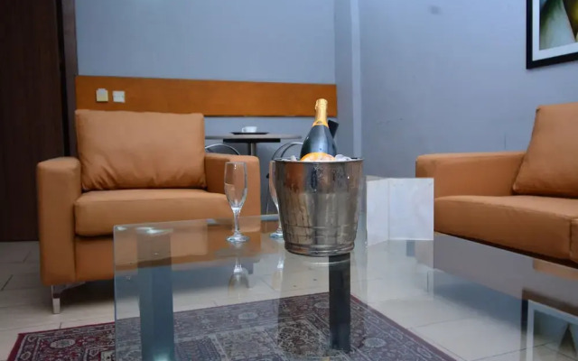 Signatious Hotel and Suites Delta