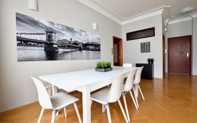 Luxury Apartment by Hi5 - Lovag Suites