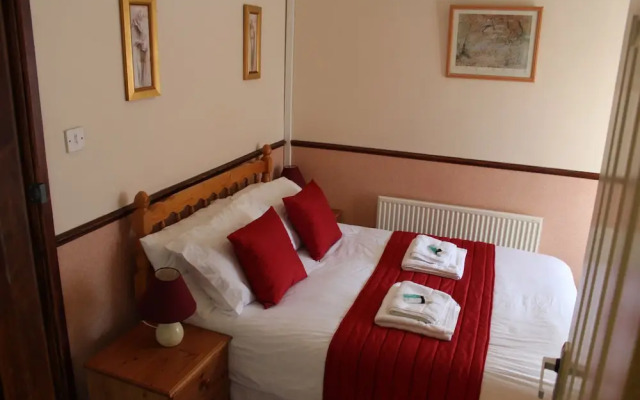 The Middlegate Hotel