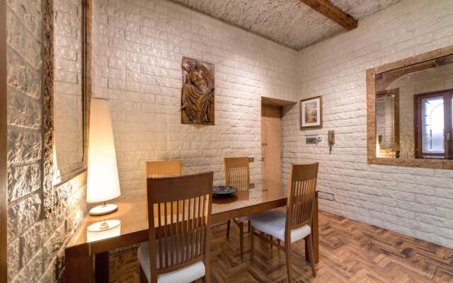 Fontana di Trevi Charming Apartment CIR 15280