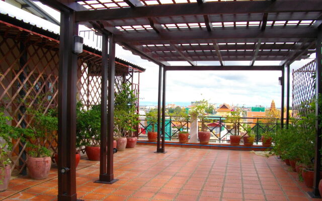 Lux Riverside Hotel & Apartment