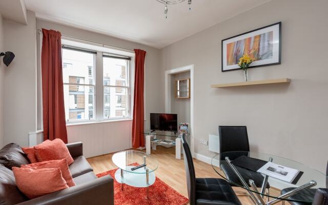 Silver Lining - St Leonard St Apartment