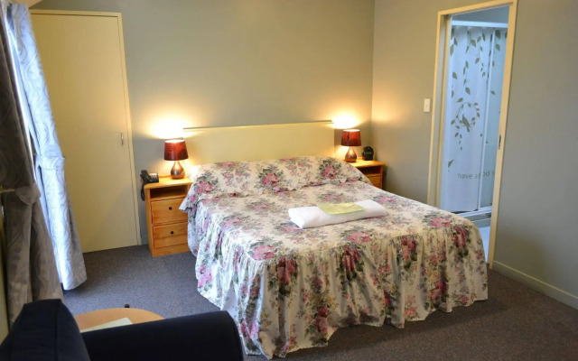 Courtesy Court Motel