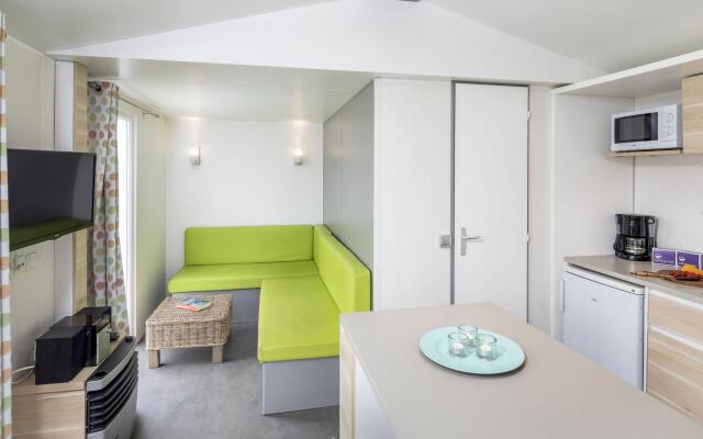 Comfy Chalet With Microwave, 500 m. From the Beach