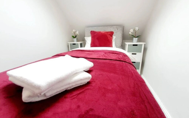 Beautiful 2BR Aptmt in Bedford Parking Wifi
