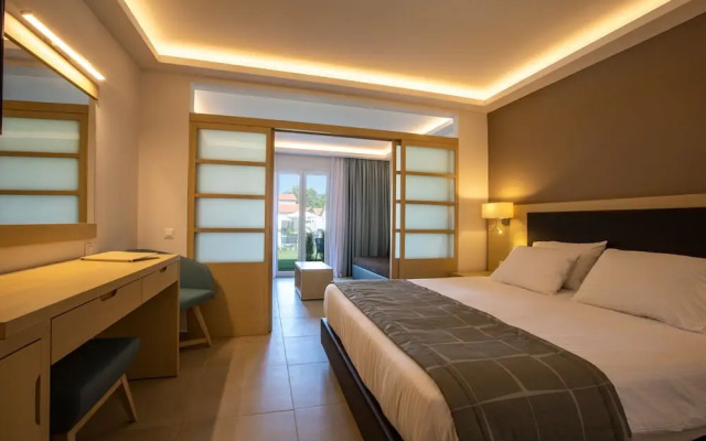 Paleros Beach Resort