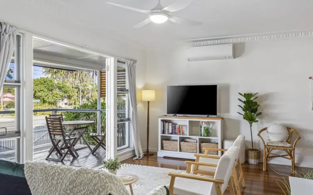 Beachside 3-bed Family Home With Parking & Veranda