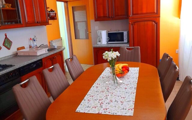 Spacious and Sunny Apartment on Island Rab