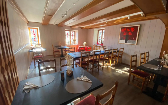 Logis Hôtel Au Lion Rouge