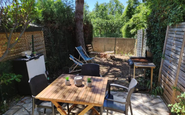 Maisonnette en résidence avec piscine et tennis