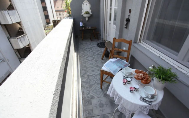 Dfive Apartments - Neo Baroque
