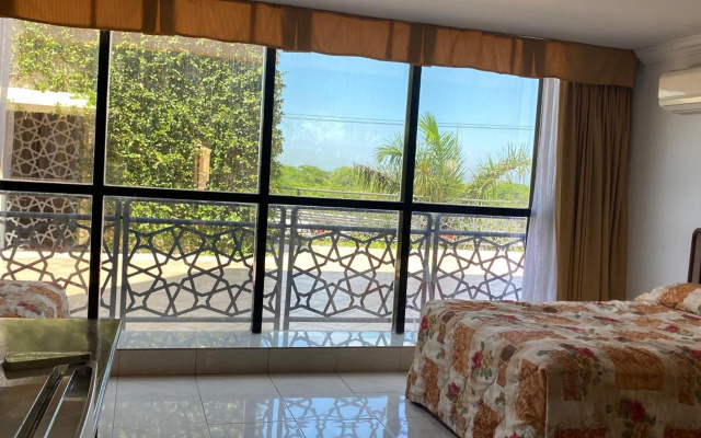 Grand Royal Tampico