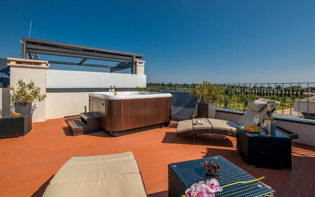 Awesome Home in Novigrad With Jacuzzi, Wifi and 3 Bedrooms