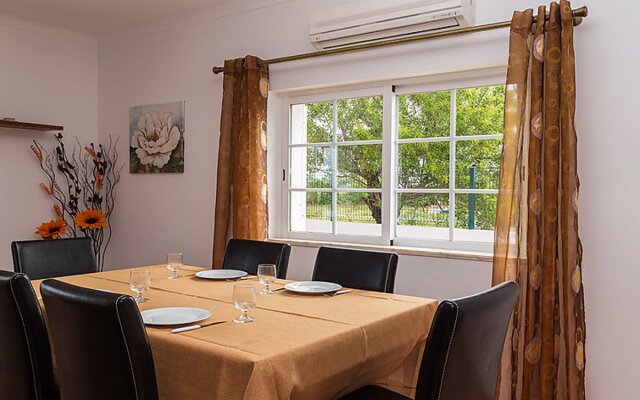 Casa das Amendoeiras