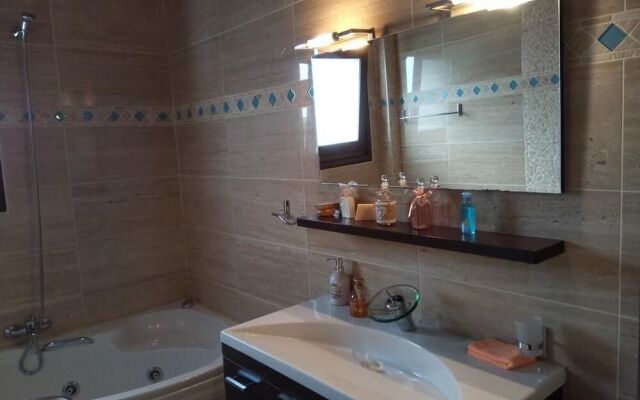 Luxury Villa Thea