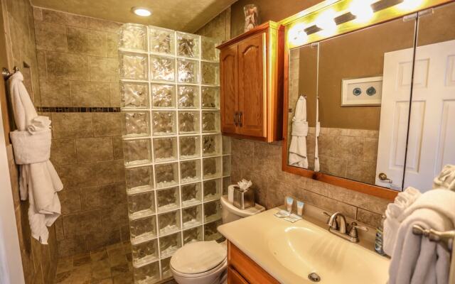 464 Washington Court - M