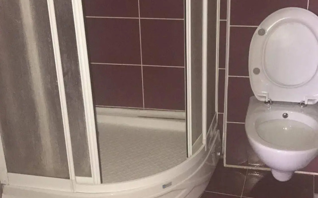 Zoviya Hill White Apart