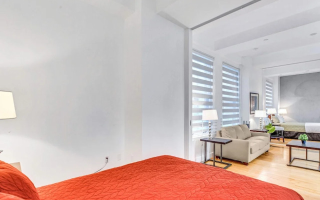Stylish 2br/2ba At HWH by Oneluxstay