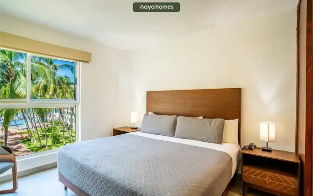 Beachfront 2BR Condo - Pool - Blue Flag Beach