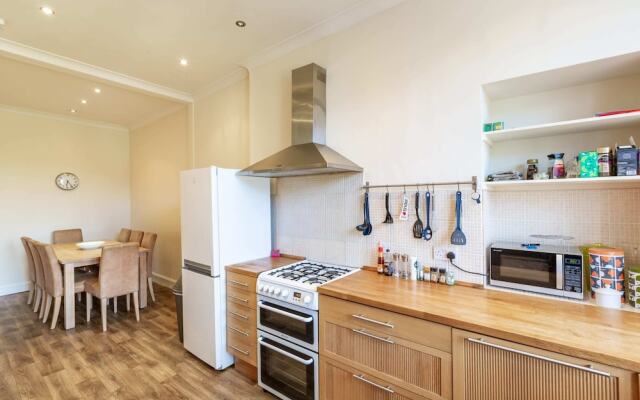Guestready - Lovely 4BR Family Flat in Edinburgh's City Centre