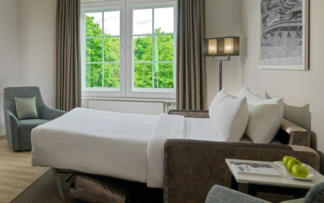 Courtyard by Marriott Hamburg Airport - Image 6