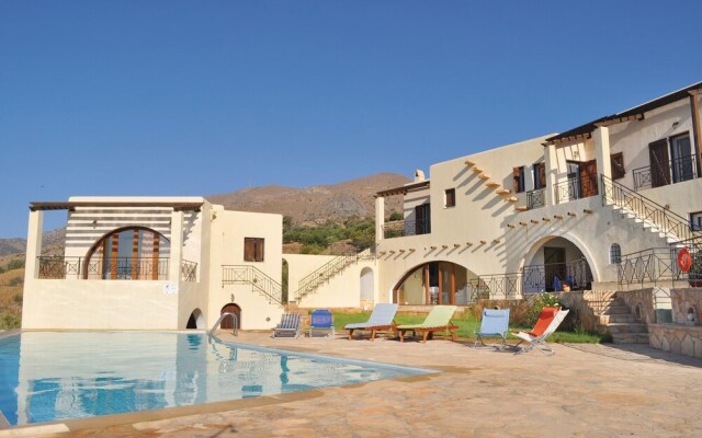 Awesome Home in Plativola Ag.g.rethym With 4 Bedrooms, Wifi and Outdoor Swimming Pool
