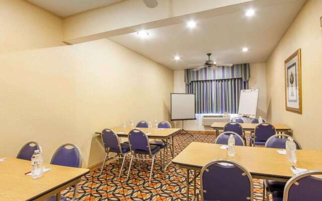 Comfort Suites London South