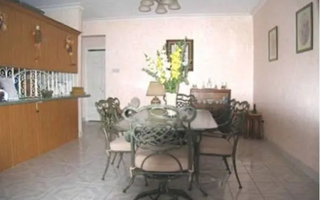 Palm Paradise Guest House and Apartments