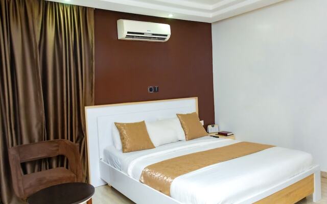 The Point Hotel and Suites