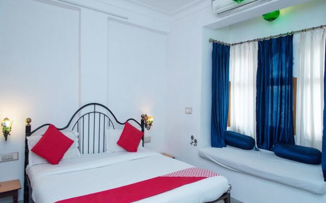 OYO 10704 Hotel Lake Haveli