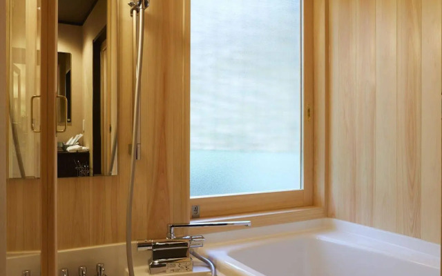 Rinn Shijo Takasegawa