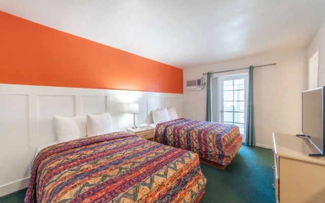 Captain's Table Hotel