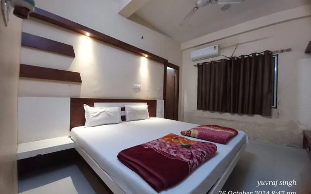 Natraj by OYO Rooms